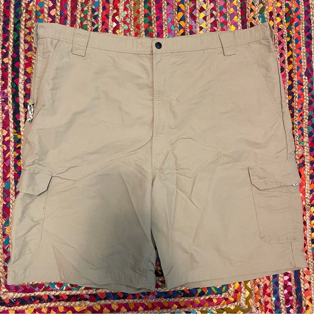 Wrangler Khaki Cargo Shorts 48 waist. It does fit snug for a 48”. Never worn.